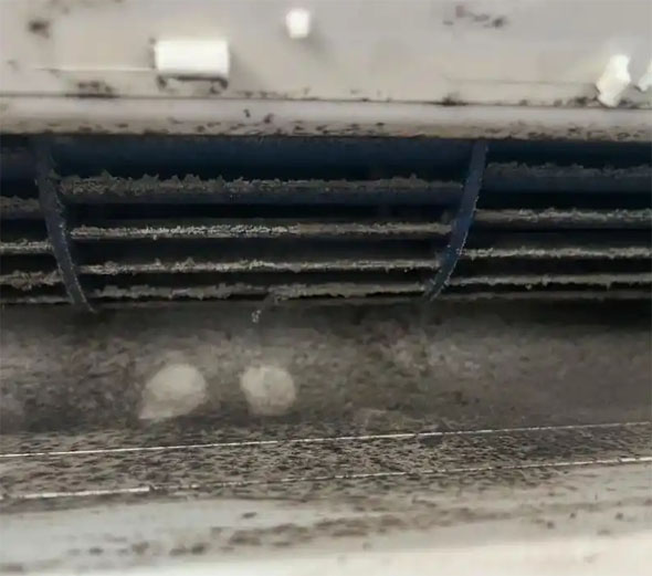 浉河空调吹的风有股烧焦味是怎么回事